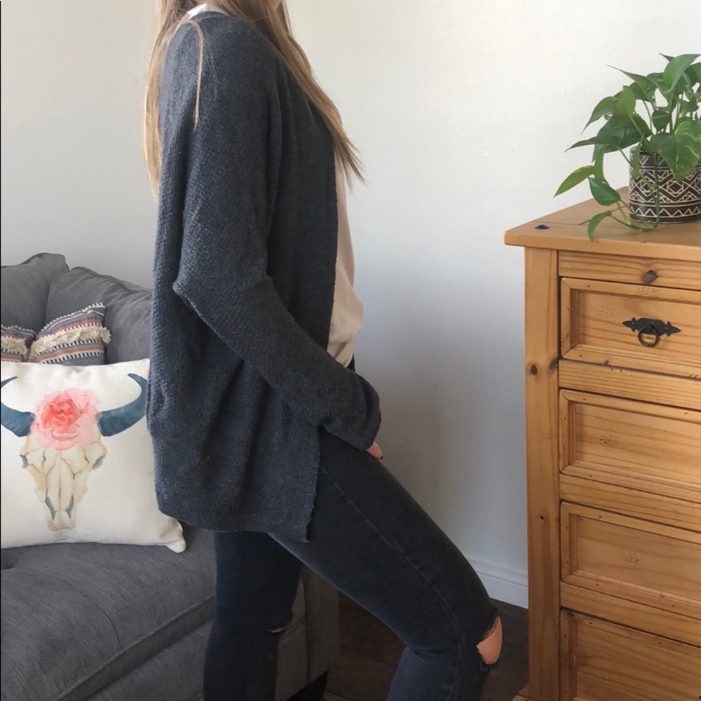 Brandy Melville Cardigan Bundle - Picture 5 of 9